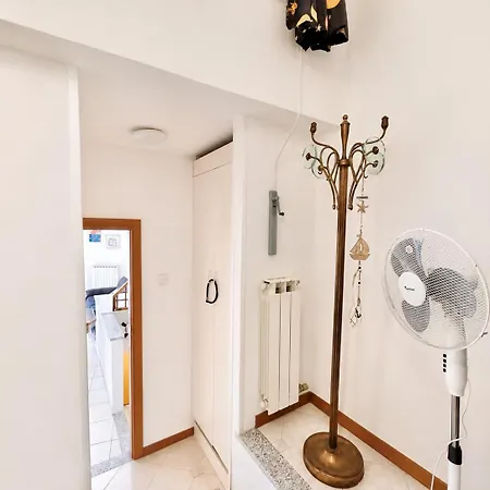 Hostdomus - Phil House Finale Ligure